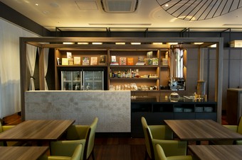 茶バリエが目の前で一杯ずつ入れる日本茶