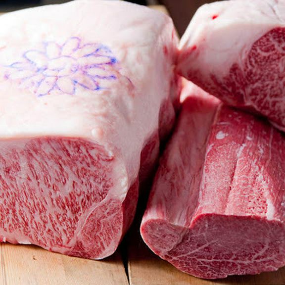 多彩な熟成肉はなんと14種！選ぶ楽しさが女子会にも好評