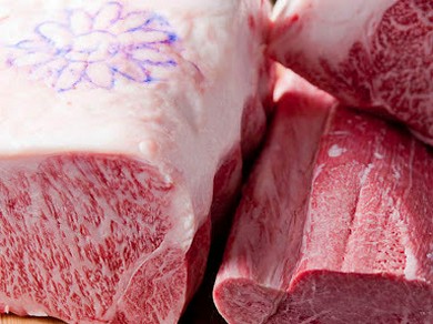 多彩な熟成肉はなんと14種！選ぶ楽しさが女子会にも好評