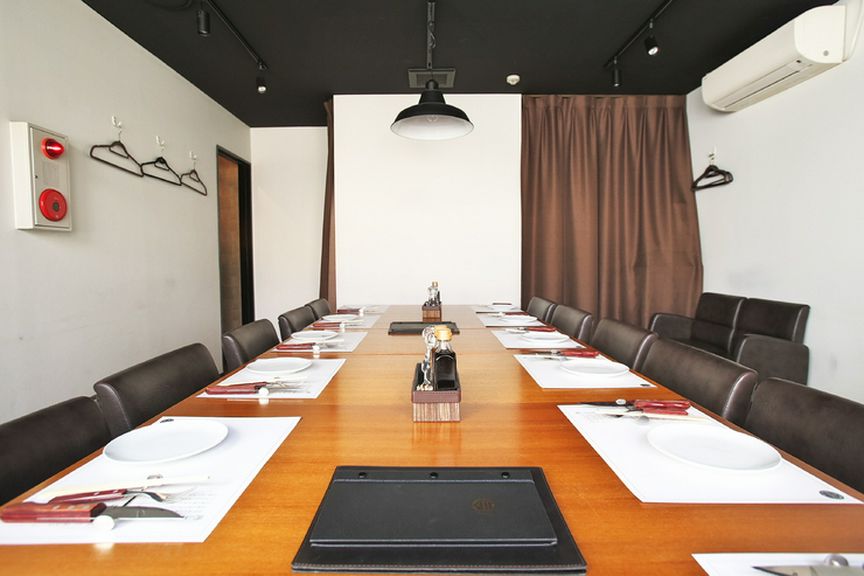 3フロアに分かれた店内は、10名程度でフロア貸切も可能