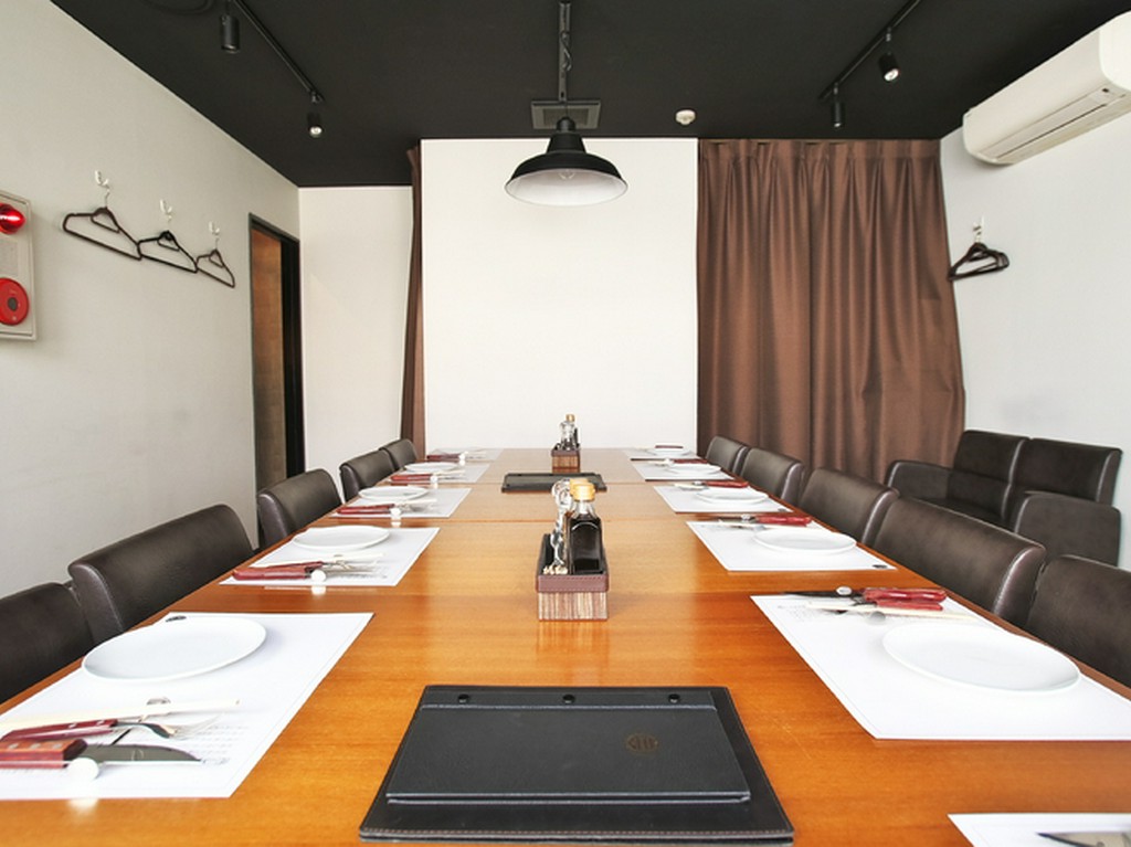 3フロアに分かれた店内は、10名程度でフロア貸切も可能