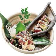 名物の藁焼きや鶏の丸焼きなど、当店の人気料理を揃えております。