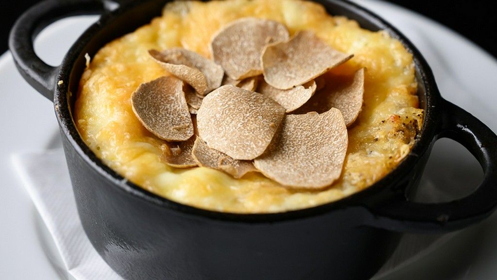 とろ～りチーズとマッシュポテトのトリュフグラタン トリュフスライスのせ