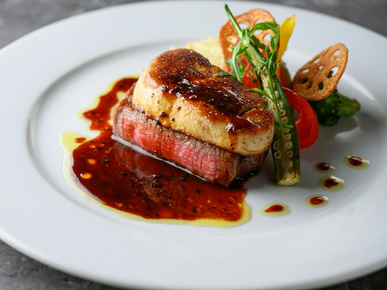 極上の肉の旨み『極上佐賀牛の赤ワイン煮込み　ハニーオレンジ風味　トリュフ入りマッシュポテトを添えて』