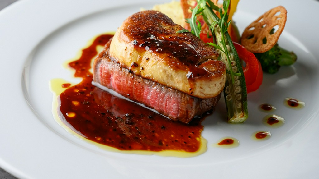 極上の肉の旨み『極上佐賀牛の赤ワイン煮込み　ハニーオレンジ風味　トリュフ入りマッシュポテトを添えて』