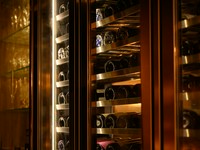 店内にはワインセラー完備