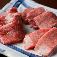 各部位が持つ個性豊かなおいしさ『赤身3種（ラムシン、カイノミ、ササバラ）』