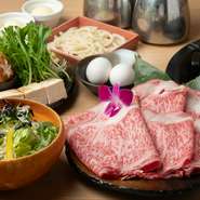 黒毛和牛を中心に国産食材を取り入れ、仕入れ段階から品質に配慮しています。ホルモンも国産にこだわり、料理人が店内で手切りすることで状態を見極めて提供。素材の持ち味を活かした料理が揃っています。
