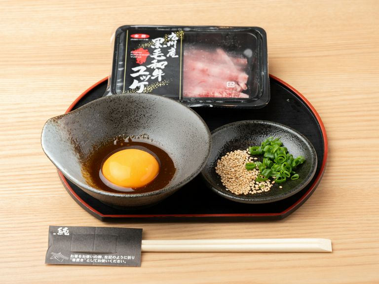 工場直送の鮮度と衛生管理のもとで提供される生食ならではの魅力を味わう『九州産　黒毛和牛ユッケ』