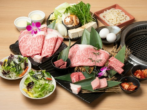焼肉からすき焼きへと移り変わる展開で食べ進める楽しさが感じられる『究極コース』