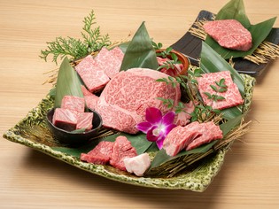ボリューム感と多様性を兼ね備えた『なにわ盛り』