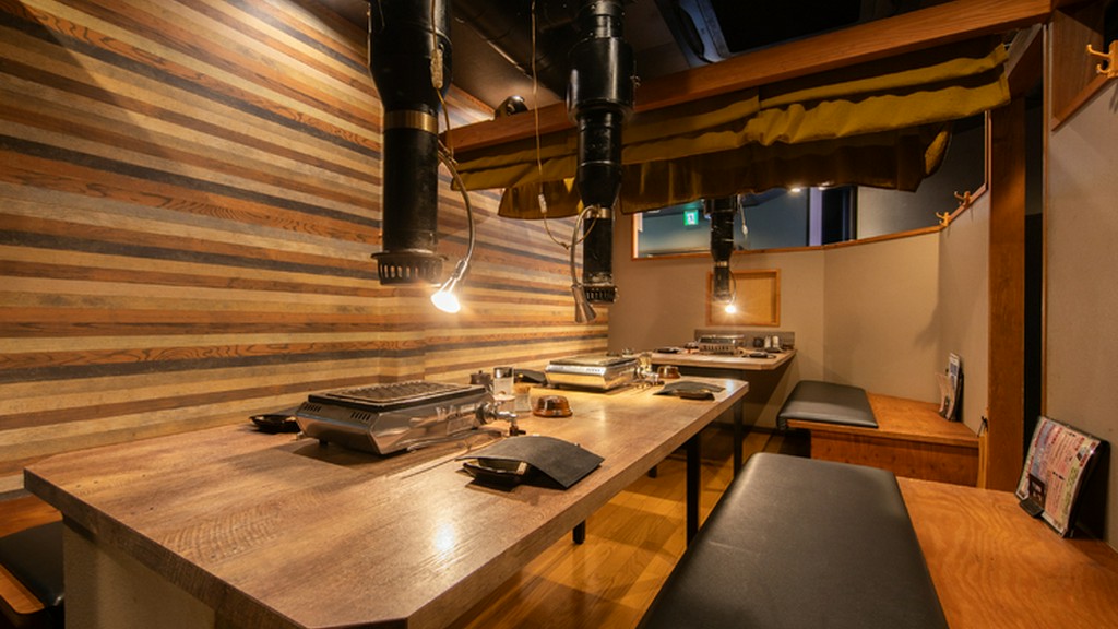 焼きたての肉や新鮮な野菜を囲むとテーブルは一気に賑やかに