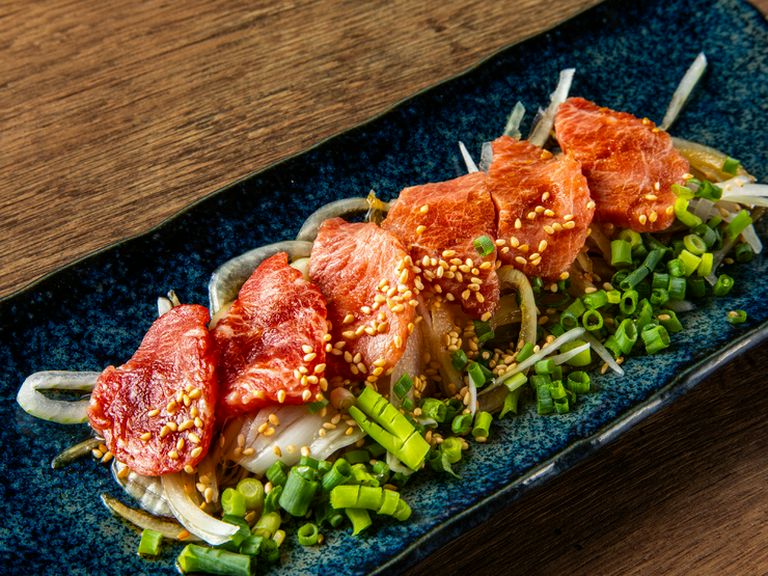 女子会ならではの華やかさの中、自由にお肉を楽しんで