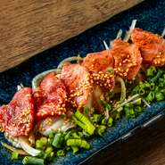 新鮮な牛肉、豚肉、鶏肉、さらには馬肉まで取り揃えているメニューは、味わい深く、箸を持つ手が止まらなくなりそうです。お喋りしながらを料理を囲むことで、女子同士の絆がより深まること間違いでしょう。