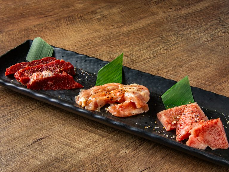 それぞれが織りなすハーモニーが魅力『人気の三種盛り(牛ハラミ・並カルビ・国産せせり)』