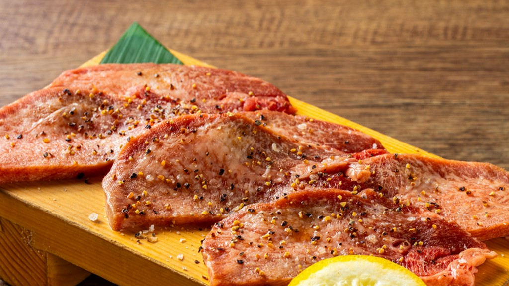 脂身が少なく、ヘルシーながらも濃厚な味わいを持っているため、何枚でも食べたくなる『国産牛タン塩』