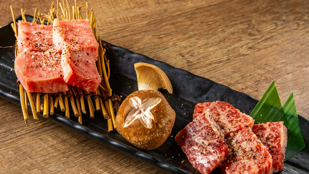 焼肉の醍醐味を存分に引き出す牛肉、豚肉、馬肉、鶏肉を用意