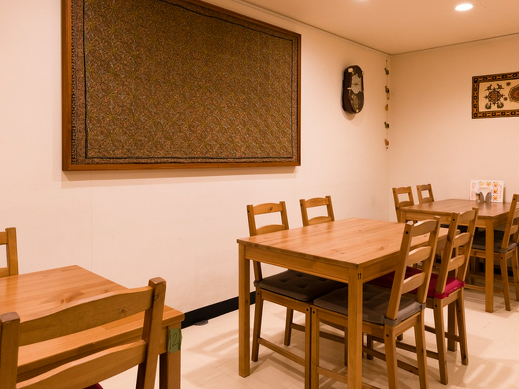 辛さアレンジや、追加の相談もお気軽に。落ち着いた雰囲気も魅力