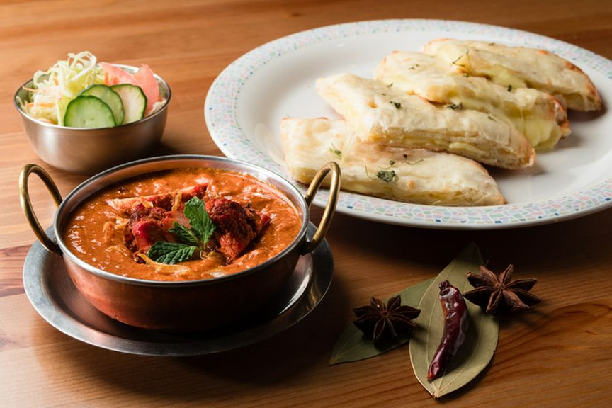 王道の組み合わせ『バターチキンカリー』+『チーズナン』