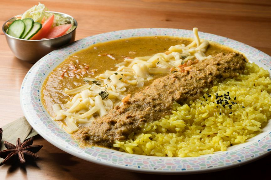 ゴロッと挽肉&たっぷりチーズで、食べ応え抜群『チーズキーマカレー』