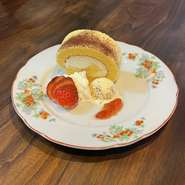 手作り日替ロールケーキセット飲み物とセットで安価になります他にチーズケーキ、ガトーショコラあります