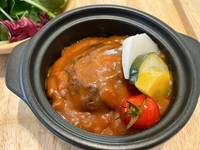 ランチメニューはすべて前菜バー付きです！
【ハンバーグのメイン＋前菜バー＋スープ＋ライスorフォカッチャ＋フリードリンク】
