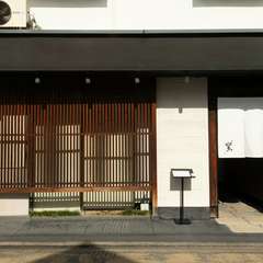 静かな住宅街の一角に佇む一軒家。隠れ家のような和食の名店