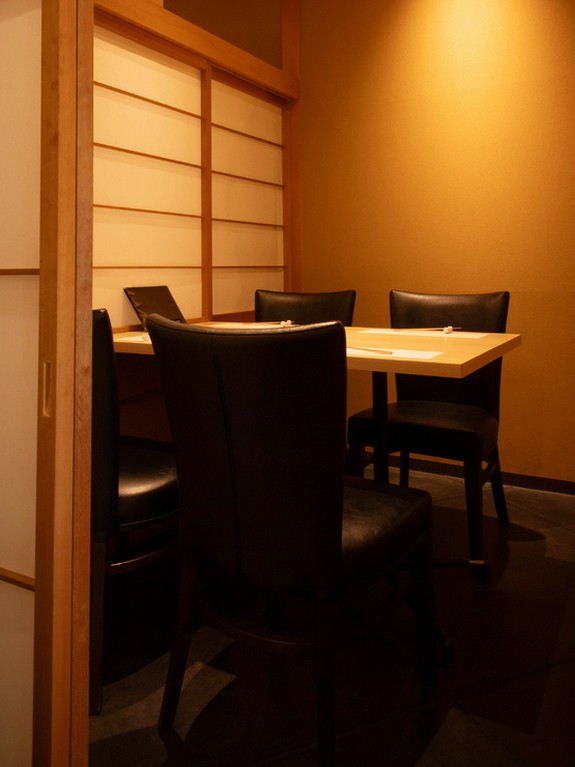 心を込めた接待や上質な会食を、和の趣き漂う個室にて