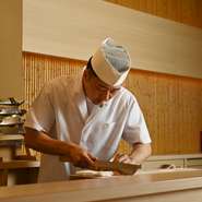 店内にはリラックスできる温かい雰囲気が漂い、心からくつろげる空気感が広がっています。おもてなしの心が随所に感じられ、訪れるすべての人々に素晴らしいひとときを提供。