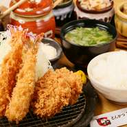 あれもこれも食べたいときにオススメの盛り合わせです。自慢のかつに合わせるのは、プリッとした食感が楽しい人気の海老フライ。好きな個数を選べるかつは豚肉と鶏肉が用意され、その日の気分で楽しめます。