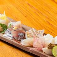 手間と時間を惜しまず、一品ごとに心を尽した料理の数々が並ぶコースでは、お腹だけではなく心も満たすことをめざしています。入店から退店まで、店内で過ごす3時間は、さまざまな要素を盛り込んだ特別な時間に。