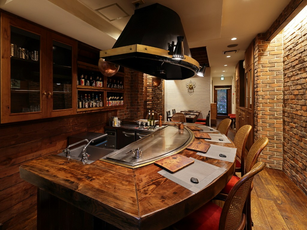 カウンター席だからこその食事と、心温まる繋がりがある