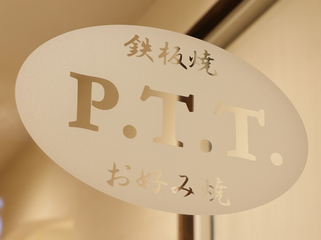 料理を間近で感じられるカウンター席はいつも人気