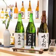 その地域の食と共に楽しみたいのが、その地域の酒。地元愛媛の蔵元から厳選したイチオシの地酒を各種取り揃えています。食と酒で愛媛をとことん楽しんでみませんか。