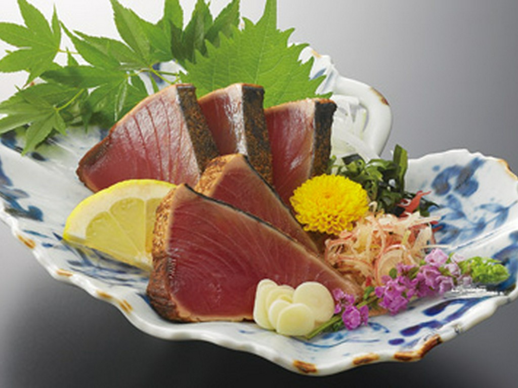 豪快に炙る『藁焼き』