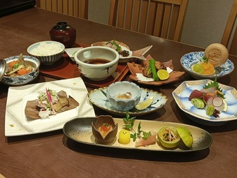 宴会や接待顔合わせなど様々なコースに対応いたします。5000円～お客様のご要望に合わせた献立が可能です。