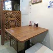 2名様でご利用いただけるテーブル席をご用意しております。