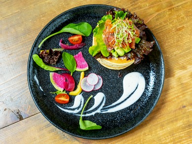 “映える”メニューがずらり！目と舌が喜ぶ料理を楽しんで