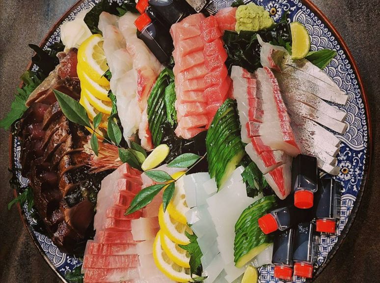 鮮度抜群で臭みが少ない鰹を全国各地から仕入れて使用