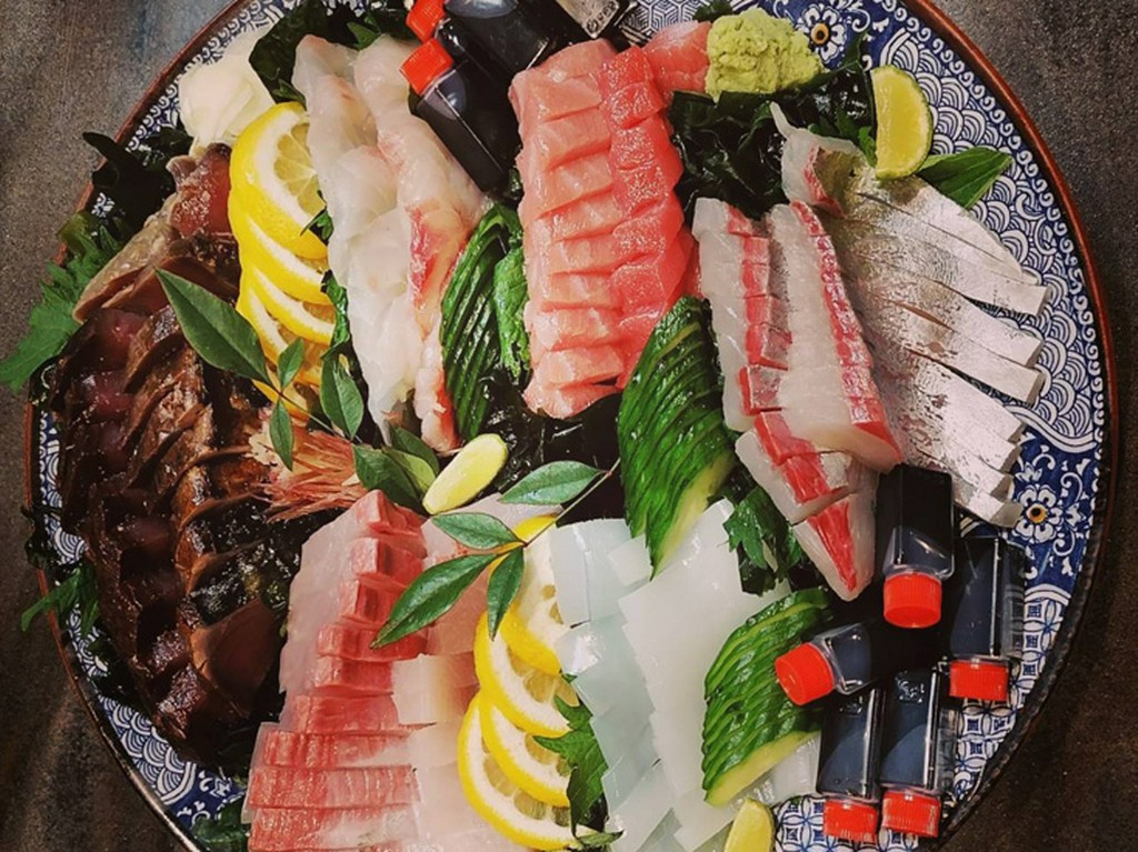 鮮度抜群で臭みが少ない鰹を全国各地から仕入れて使用