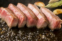 炭火で焼いてジューシーに仕上げた『新潟直送　村上牛炭火焼』
