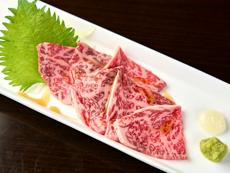 質にこだわっているからこそ、提供できる逸品『炙り牛刺し』