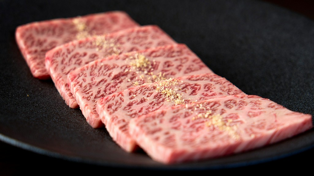 メインのお肉・ホルモンに、旬の食材もこだわりのセレクト