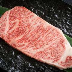 サーロインを使用。焼き具合は驚くほど短時間、温める位の感覚で『和牛ロース（タレ・塩）』