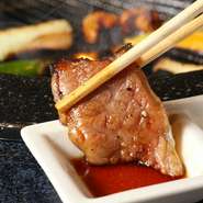 1951年、神戸で創業した【焼肉　牡丹園】。創業から変わらず、自家製にこだわったメニューを提供しています。焼肉のタレ・キムチ・ナムル・サラダドレッシング・カレー・スープなど、こだわりの逸品を楽しめます。