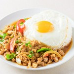 チキン、バジル炒めライス。