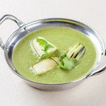 タイ風鶏肉と茄子のカレー。ナン・ライス食べ放題+160円(税込)