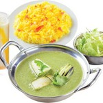 ・グリーンカレー(タイ風鶏肉と茄子のカレー)・サラダ・ナン 又は ライス(ナン、ライス食べ放題)・ソフトドリンク