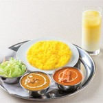 ・カレー2品(1～12より2品お選びください)・ナン又はライス(ナン又はライス食べ放題)・サラダ・ソフトドリンク（＋350円(税込)でタンドリーチキン1P、シークカバブ1P）