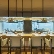 旬の野菜や鮮魚と共に、旨味を引き出す鉄板焼きをお楽しみください